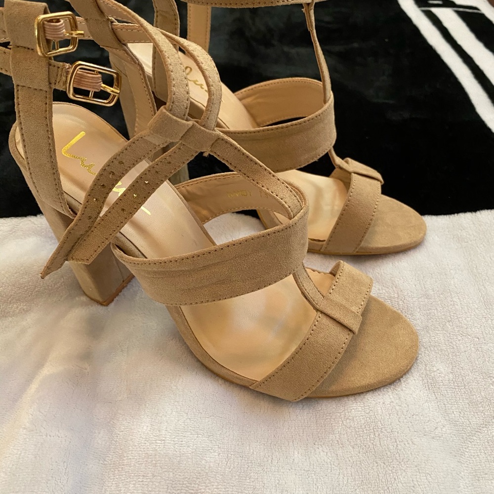 Nude heel